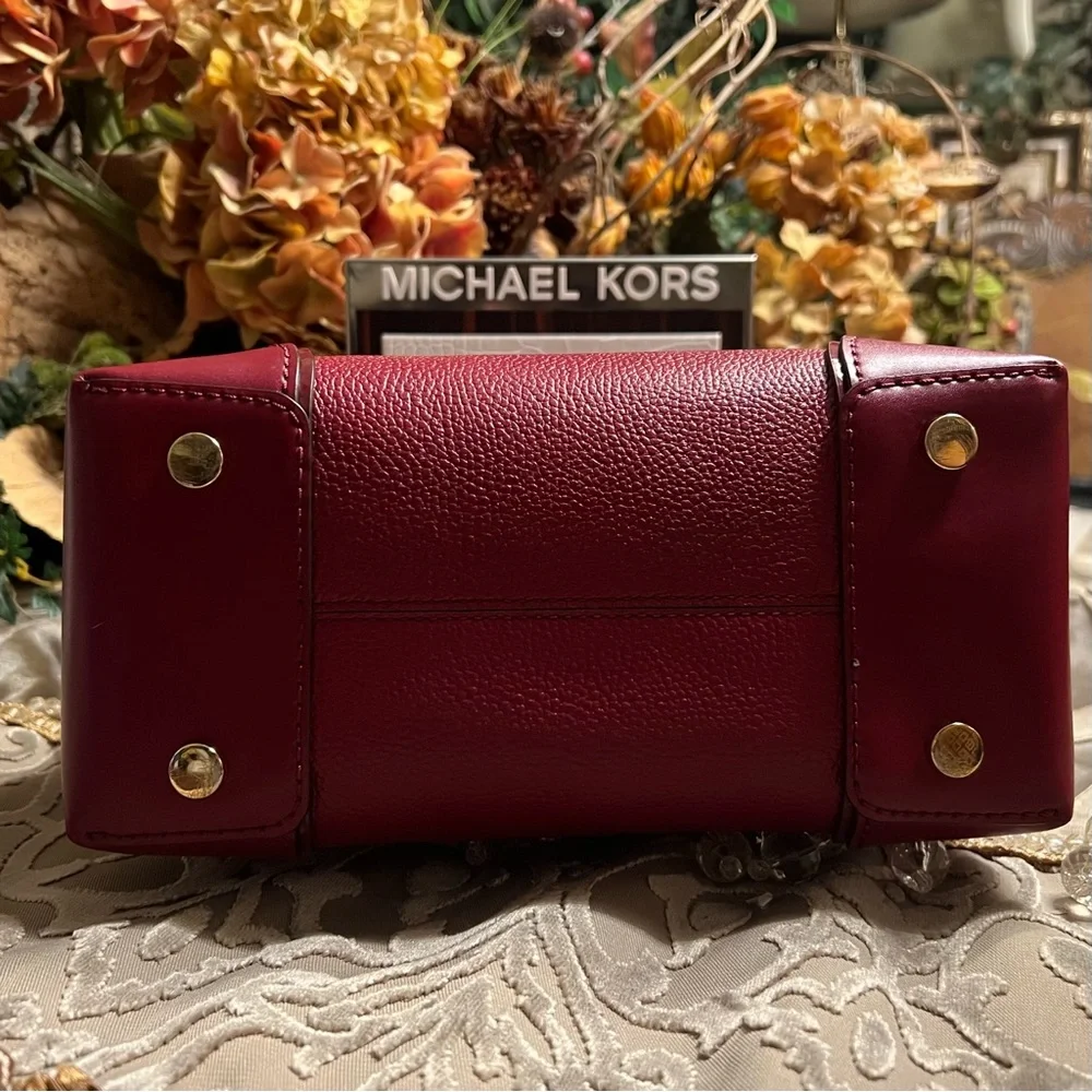 SOLD Michael Kors Mercer Gallery Small Studio Satchel - Picture 7 of 12